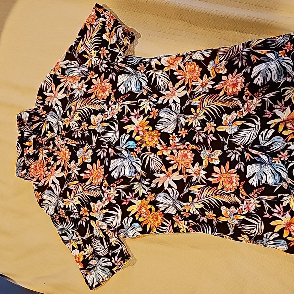 Boys Island shirt size 12/14